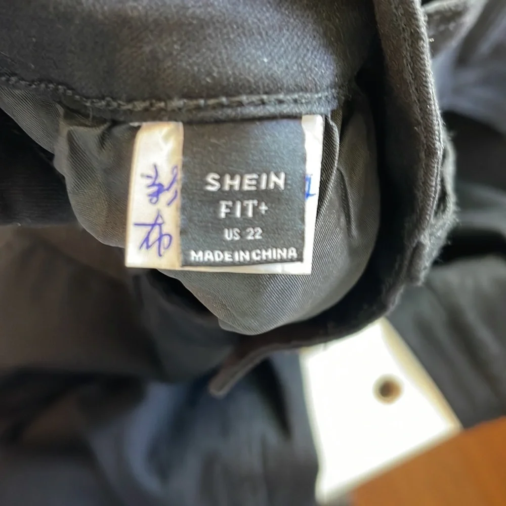 Nwot SHEIN fit+ Cargo Pants. - Picture 4 of 5